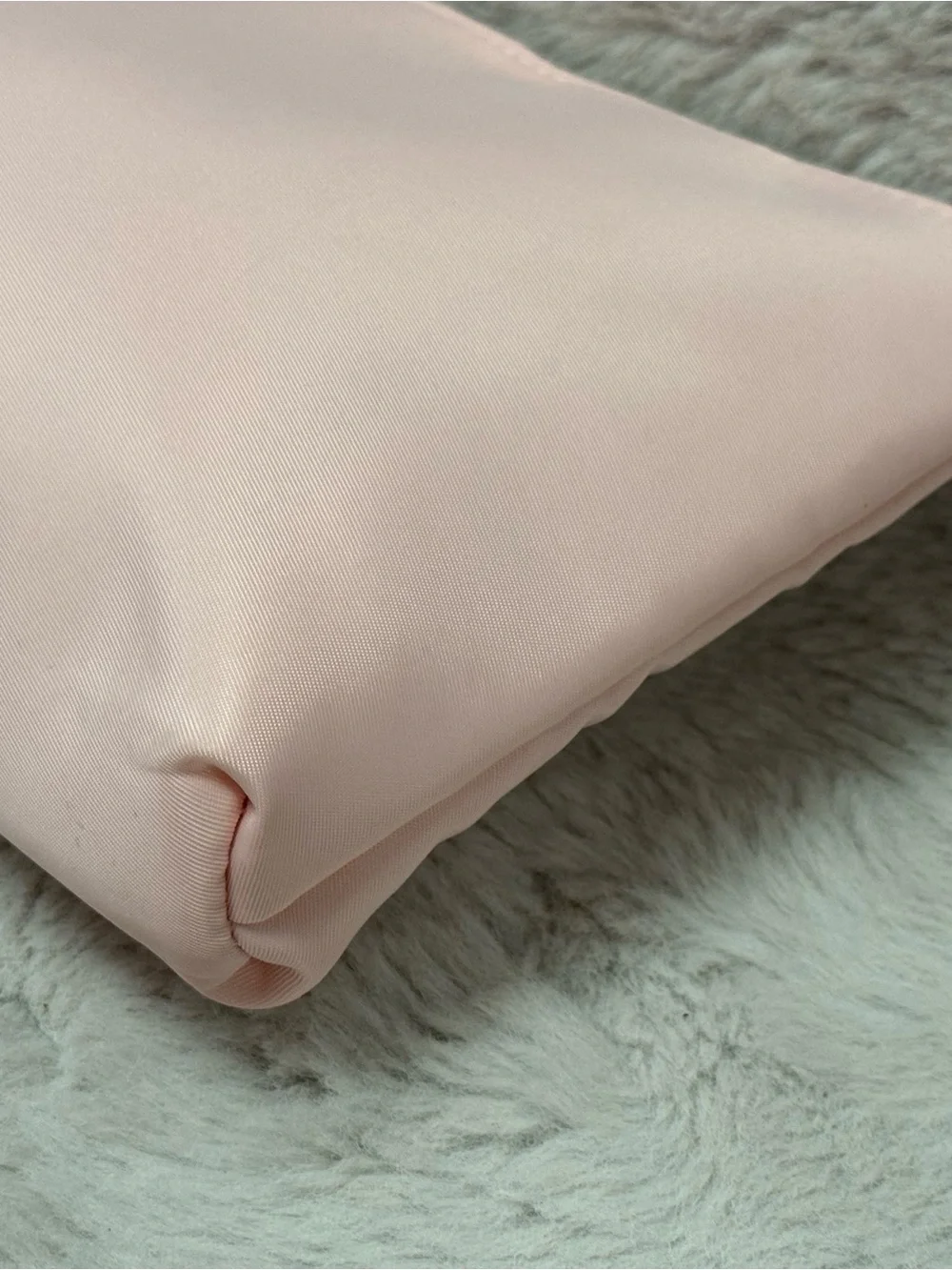 The Unbranded Brand soft pink